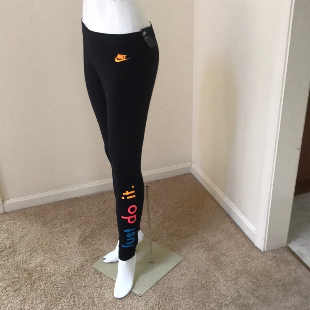New! NIKE Size M black sculpt print just do it leggings